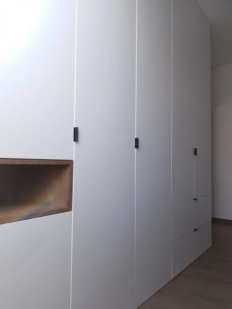 Vestavěné skříně — realizace 10